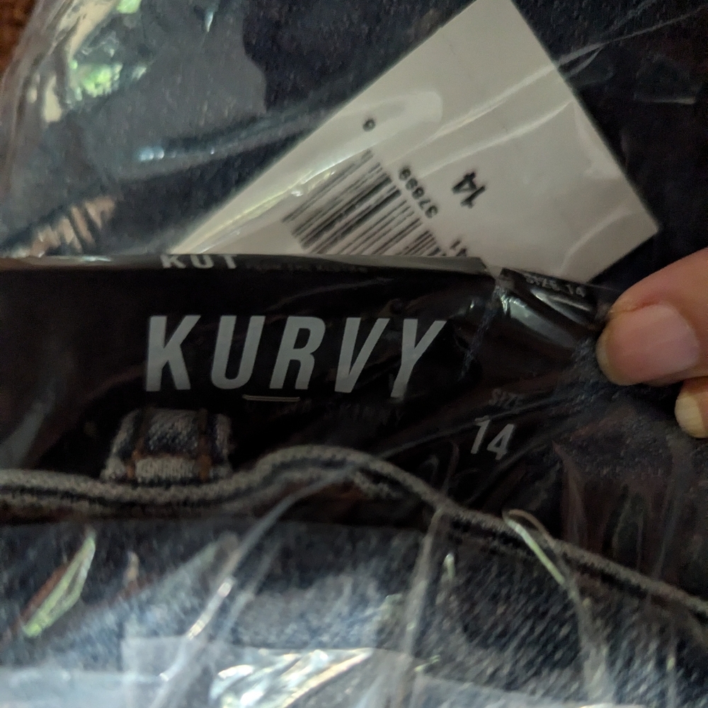NWT Kut from the Kloth Kurvy style